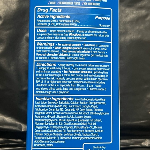 Vacation Super Stick SPF 45 Face Sunscreen - Picture 3 of 6